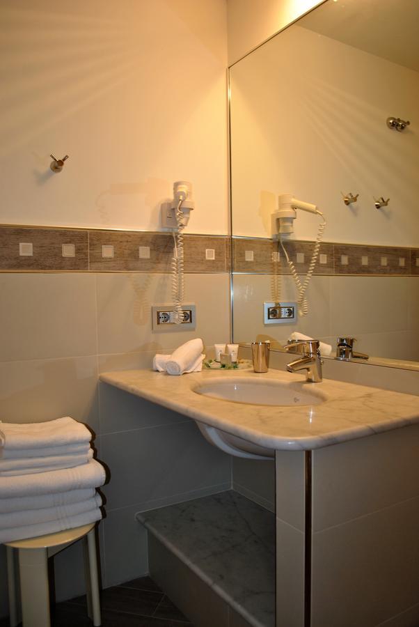 Hotel Residence Baiadelsole 라이구에글리아 외부 사진