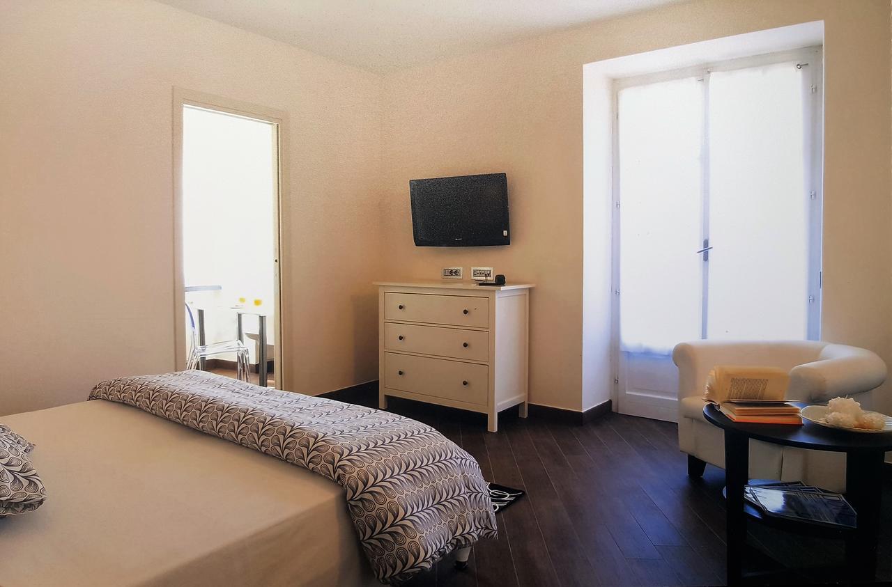 Hotel Residence Baiadelsole 라이구에글리아 외부 사진